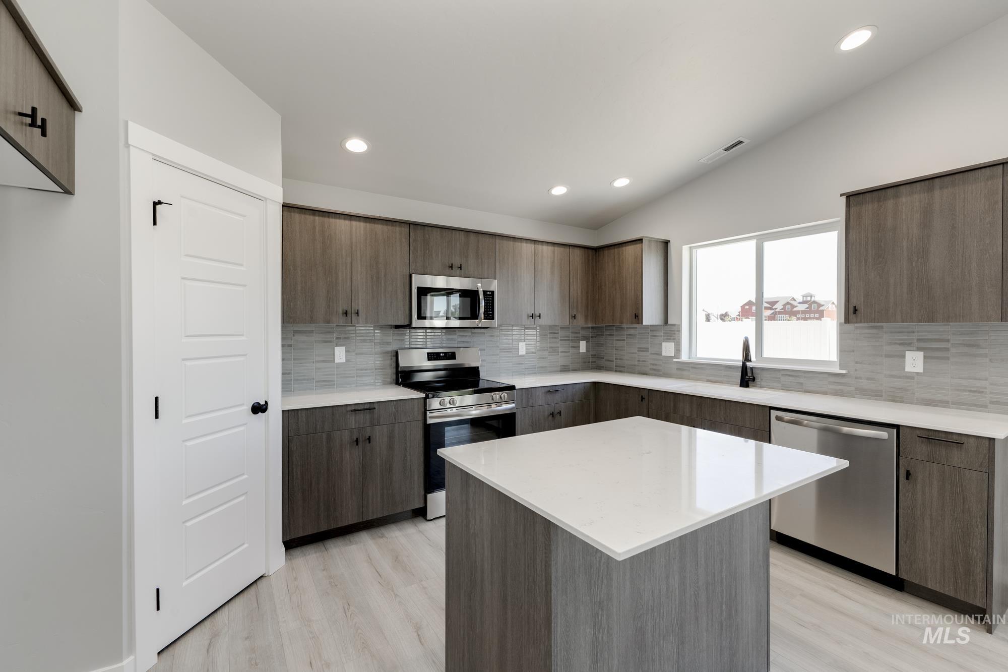 2384 N Carly Ave, Star, Idaho 83669, 4 Bedrooms, 2 Bathrooms, Residential For Sale, Price $489,990,MLS 98954463