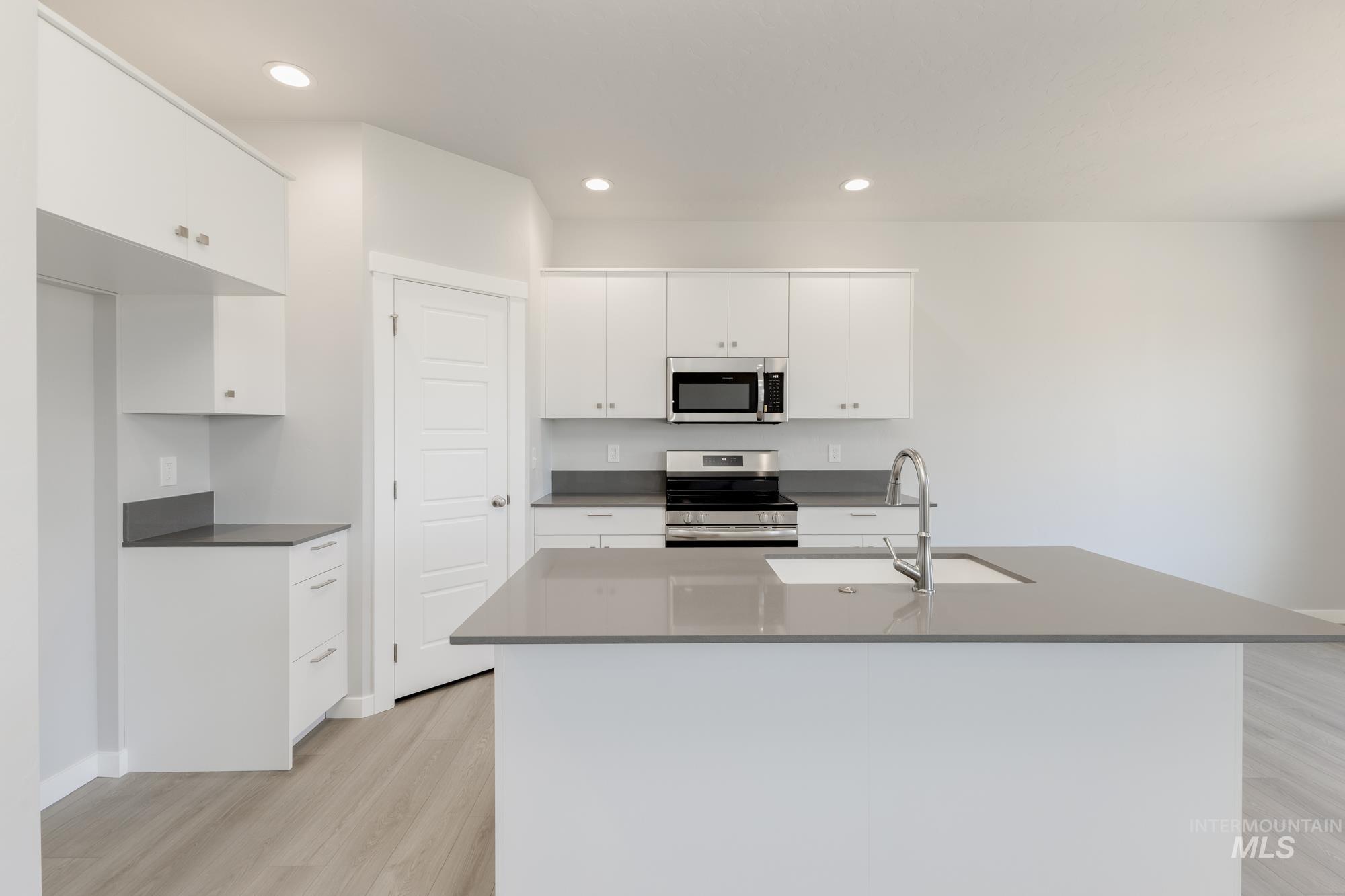 2380 N Carly Ave, Star, Idaho 83669, 3 Bedrooms, 2 Bathrooms, Residential For Sale, Price $489,990,MLS 98954464