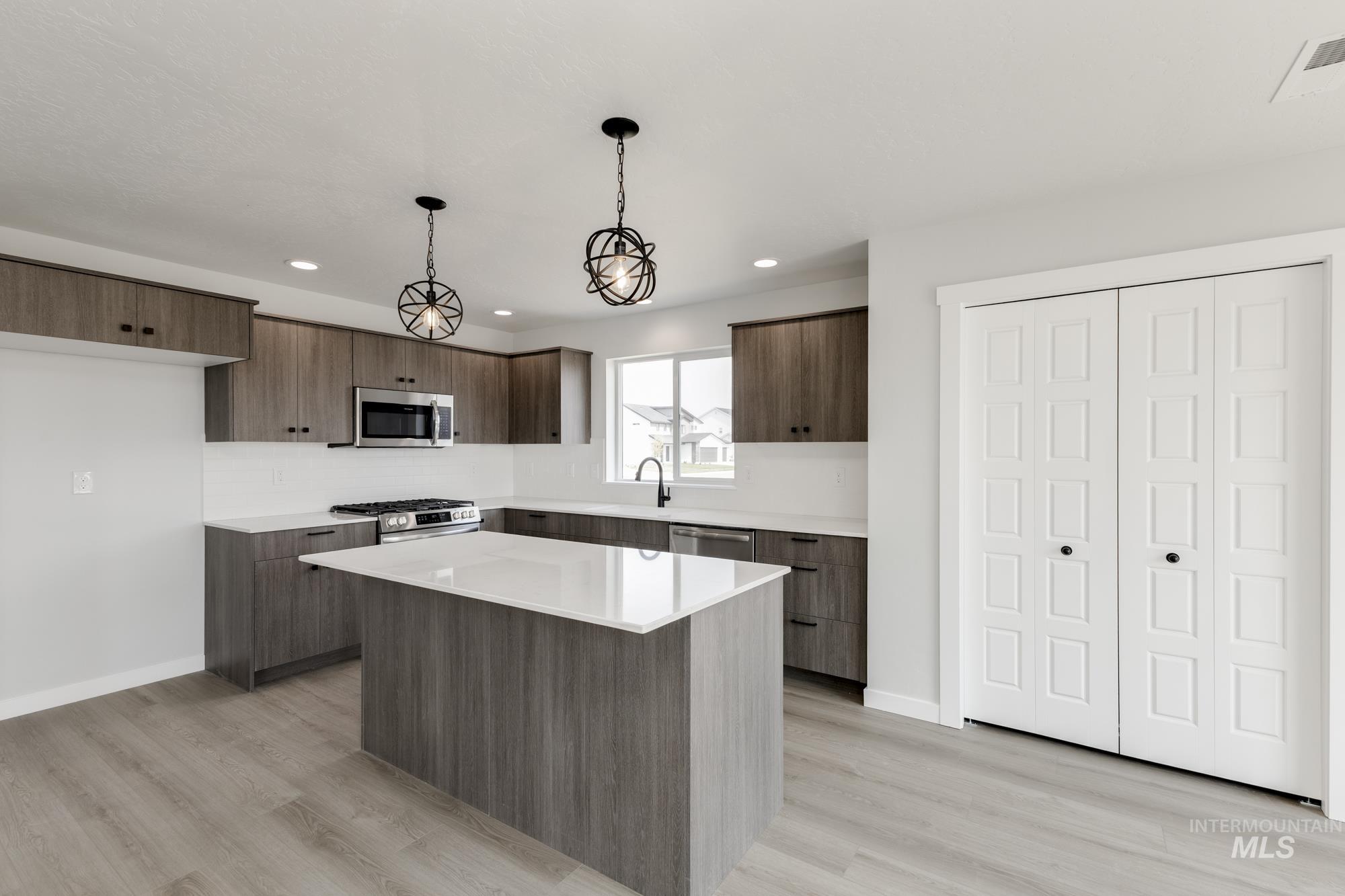 5343 E Burnte Peak St, Nampa, Idaho 83687, 5 Bedrooms, 3 Bathrooms, Residential For Sale, Price $519,990,MLS 98954469