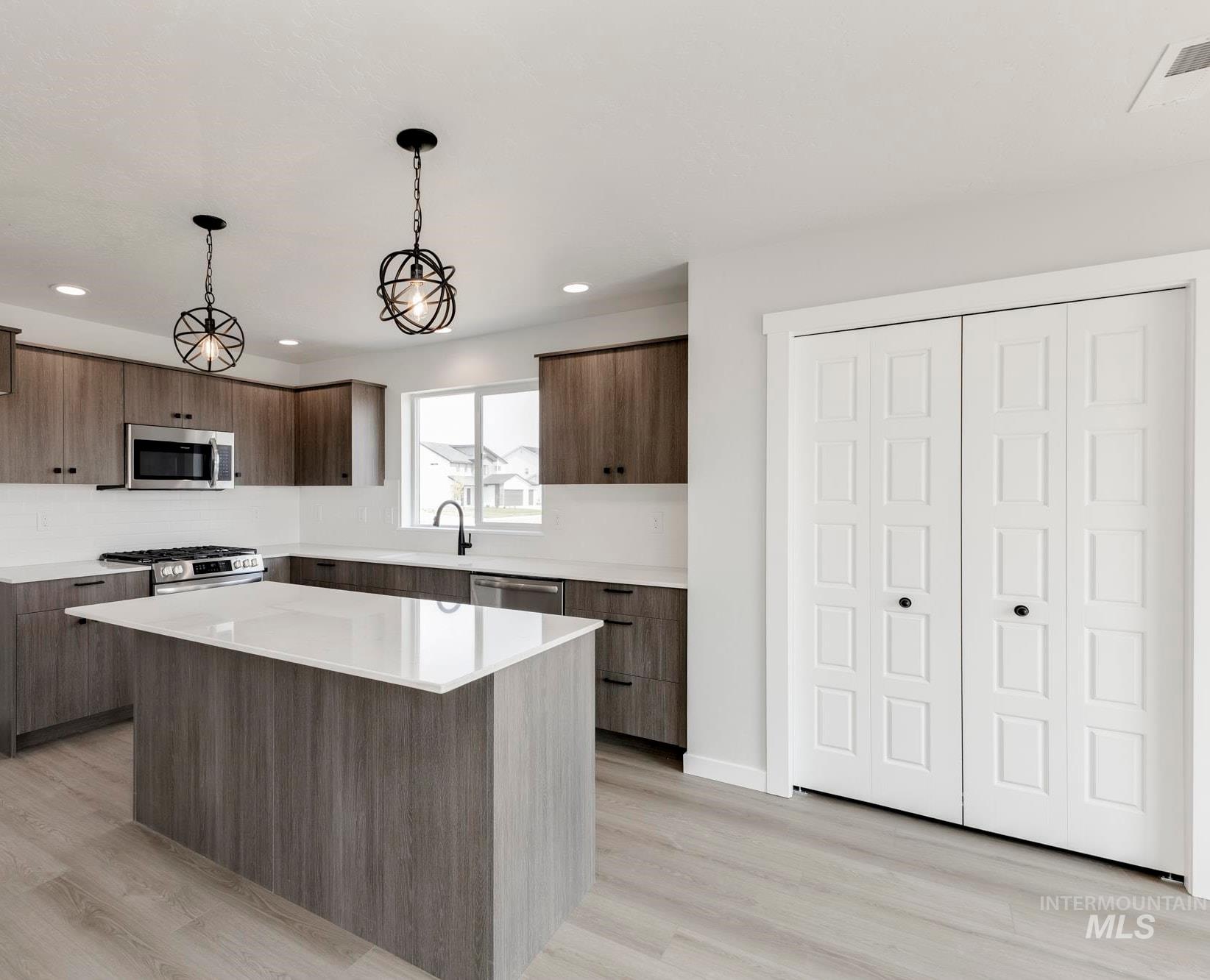 5343 E Burnte Peak St, Nampa, Idaho 83687, 5 Bedrooms, 3 Bathrooms, Residential For Sale, Price $529,990,MLS 98954469