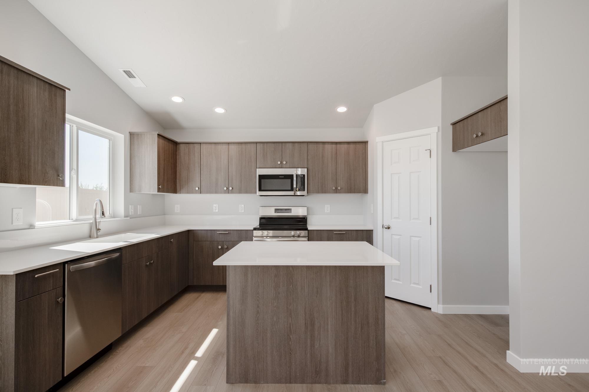 3058 N Arroyo Vista Way, Kuna, Idaho 83634, 4 Bedrooms, 2 Bathrooms, Residential For Sale, Price $439,990,MLS 98954477