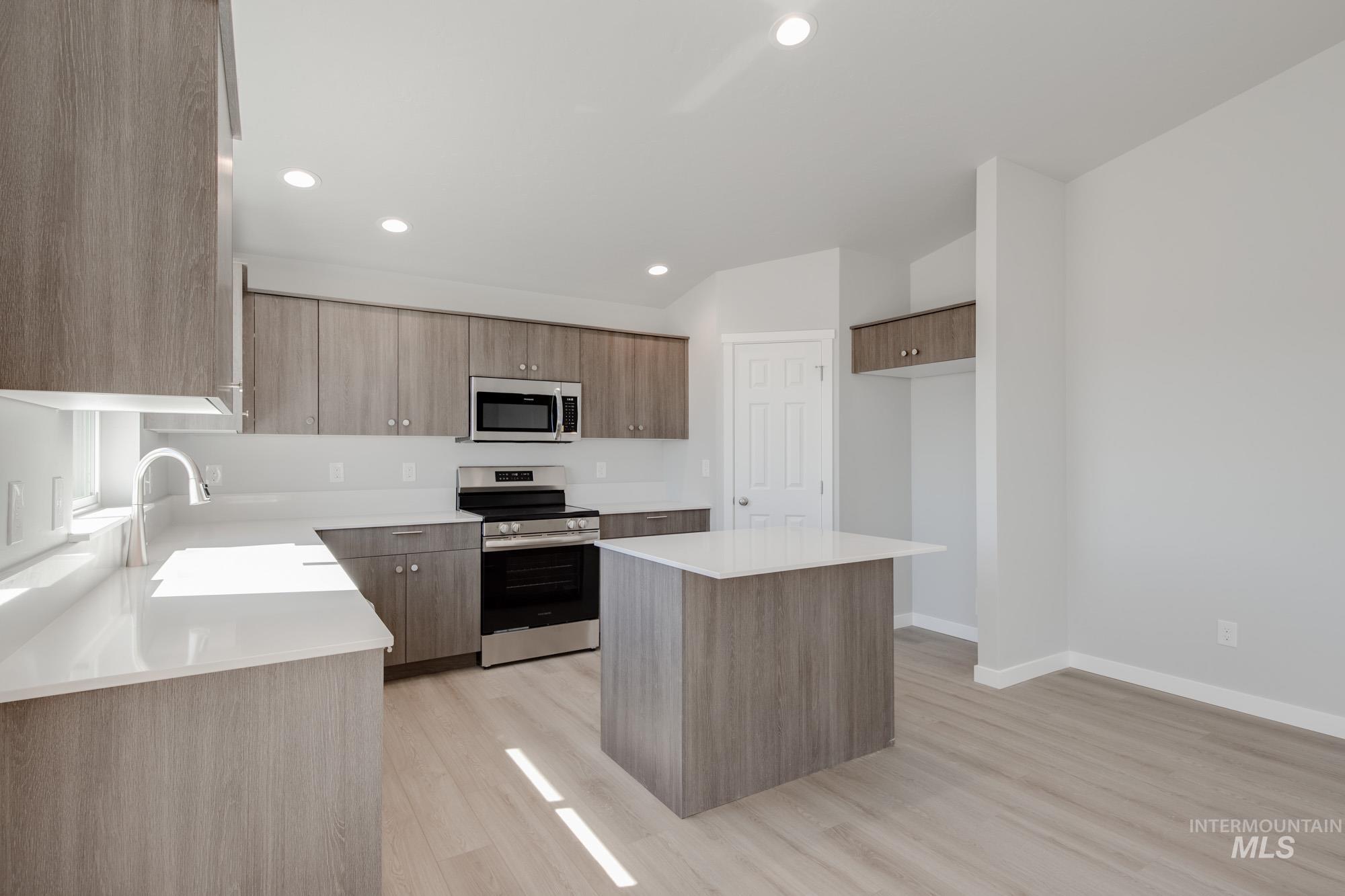 3058 N Arroyo Vista Way, Kuna, Idaho 83634, 4 Bedrooms, 2 Bathrooms, Residential For Sale, Price $439,990,MLS 98954477