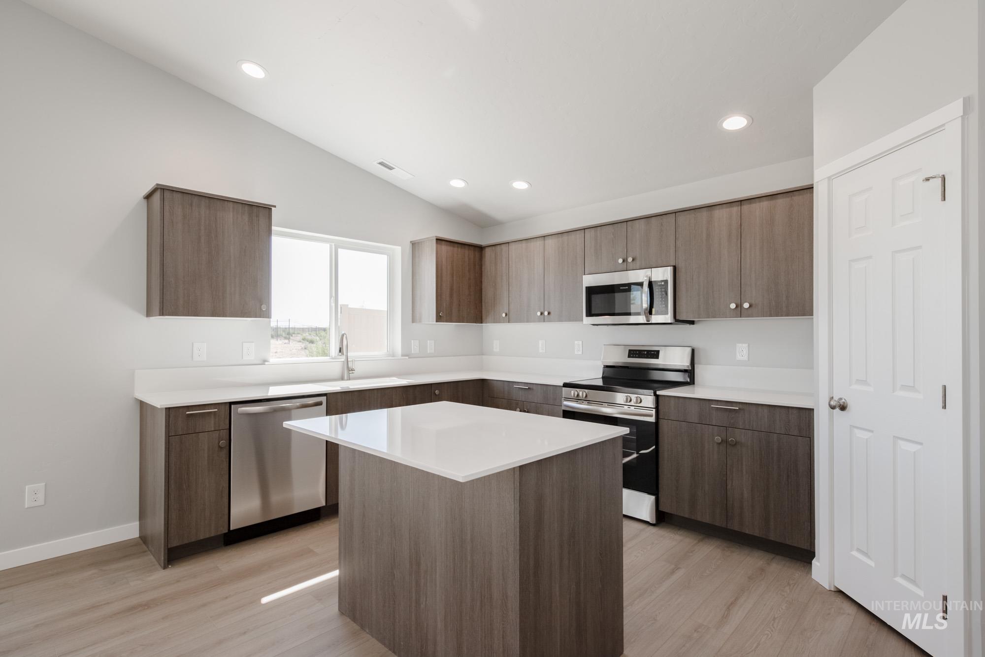 3058 N Arroyo Vista Way, Kuna, Idaho 83634, 4 Bedrooms, 2 Bathrooms, Residential For Sale, Price $439,990,MLS 98954477