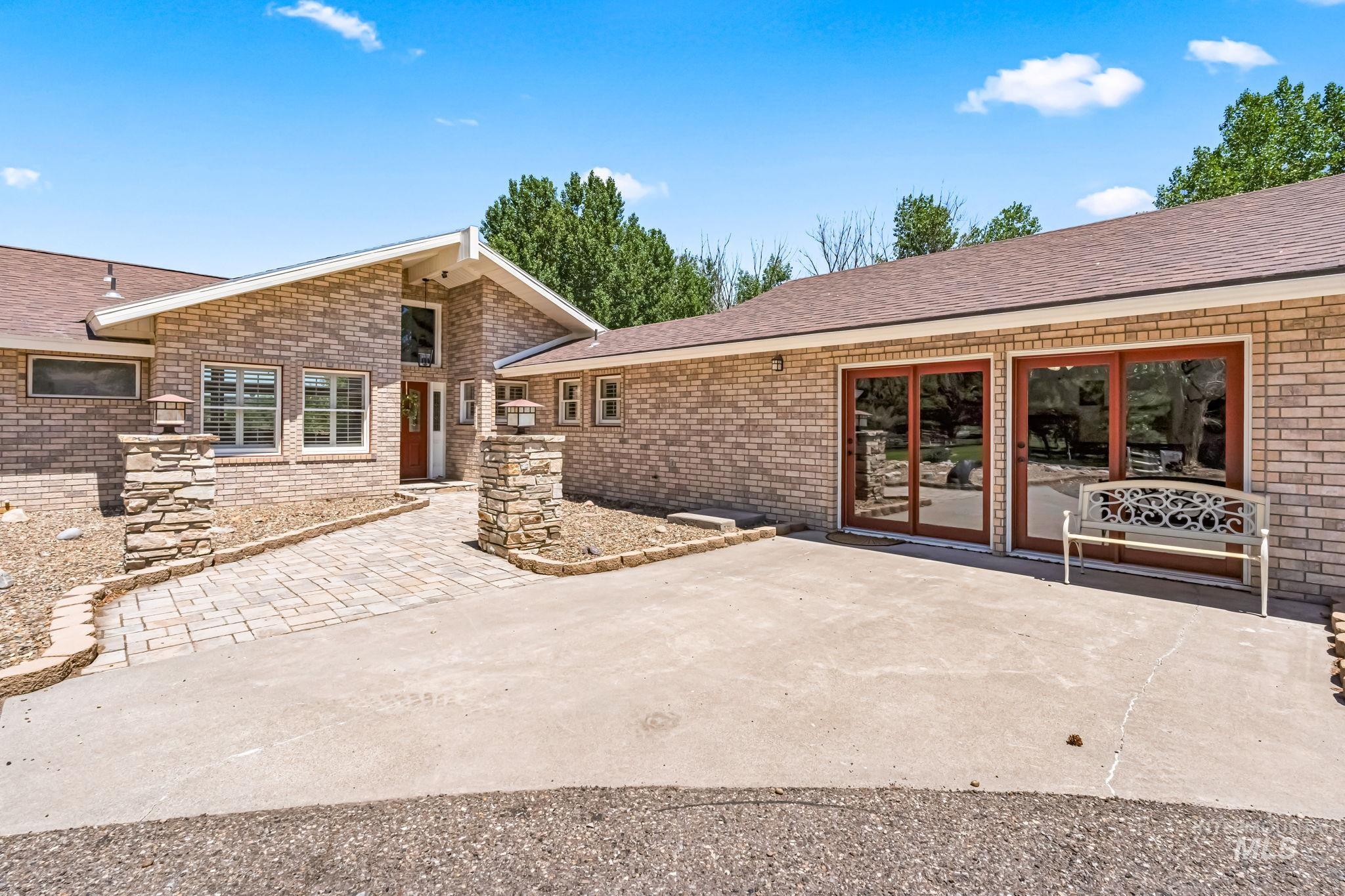 4525 Kanaka Ct., Buhl, Idaho 83316, 3 Bedrooms, 3.5 Bathrooms, Residential For Sale, Price $695,000,MLS 98954536