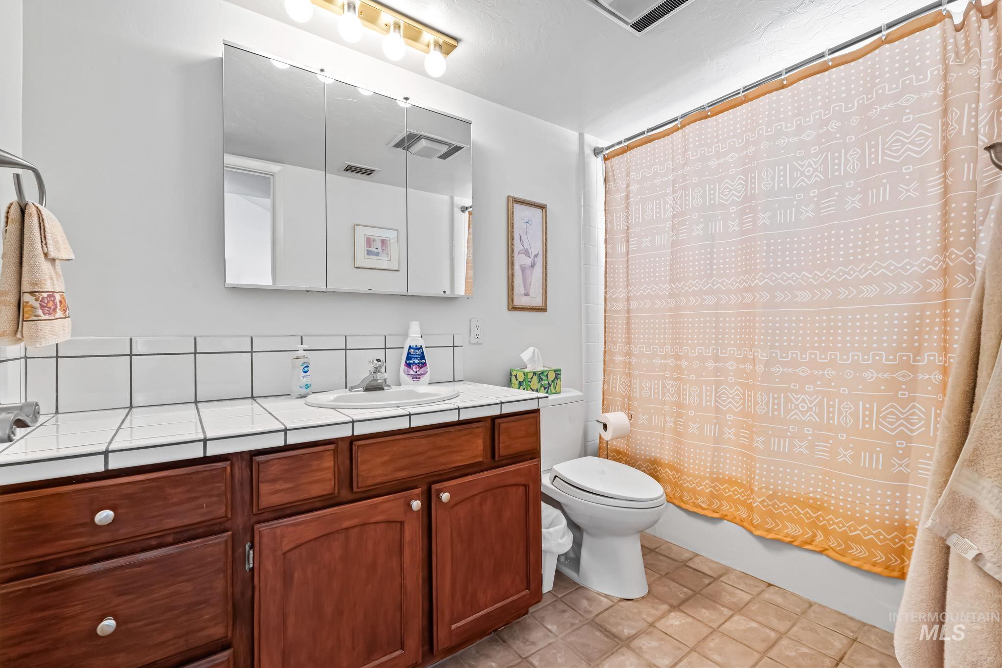 4525 Kanaka Ct., Buhl, Idaho 83316, 3 Bedrooms, 3.5 Bathrooms, Residential For Sale, Price $695,000,MLS 98954536