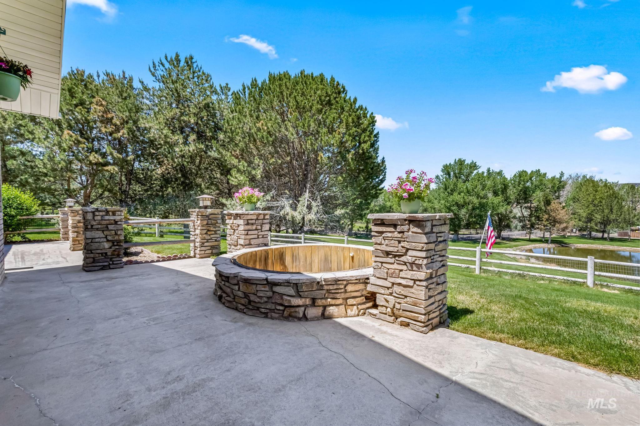 4525 Kanaka Ct., Buhl, Idaho 83316, 3 Bedrooms, 3.5 Bathrooms, Residential For Sale, Price $695,000,MLS 98954536