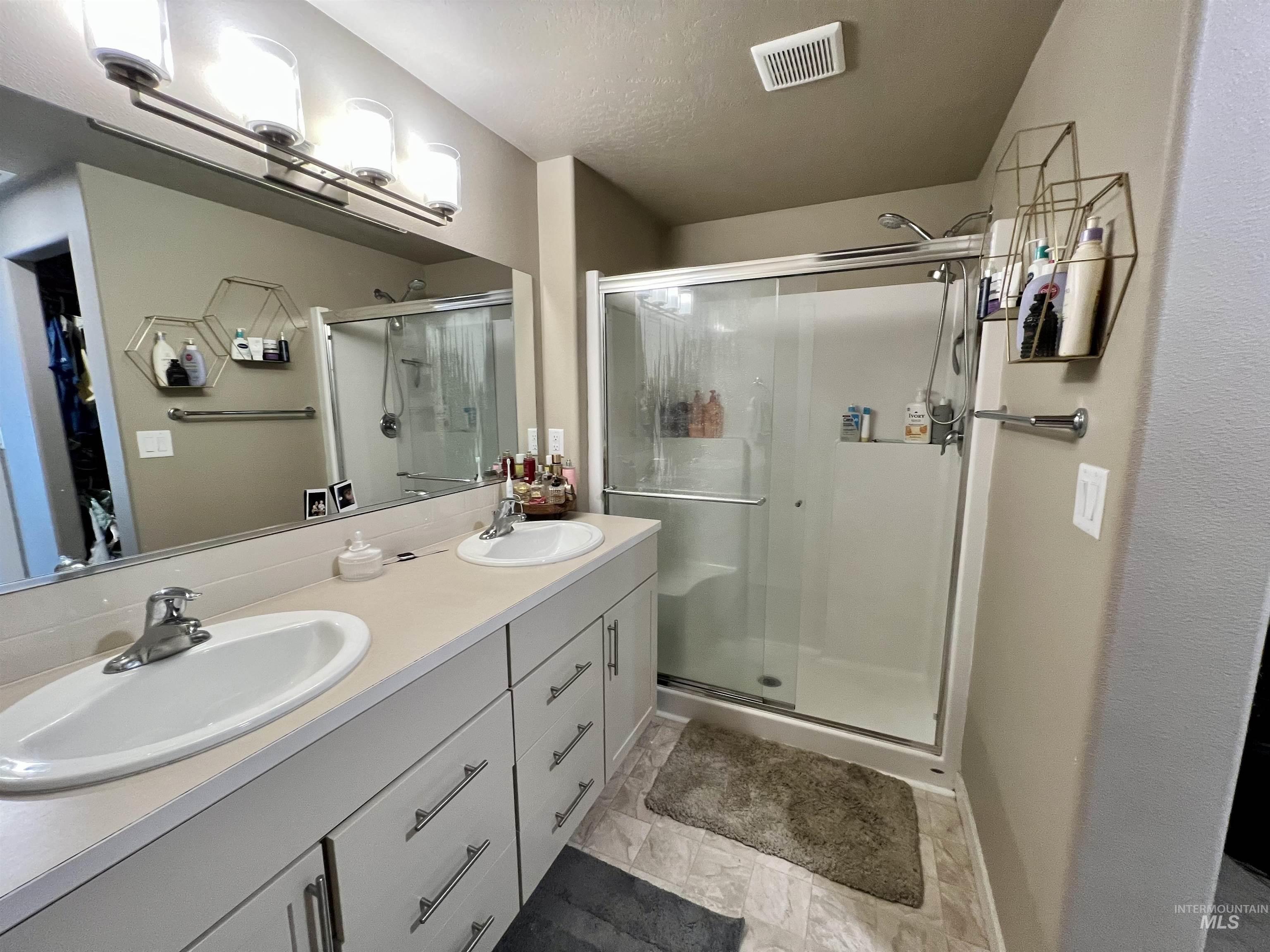 2422 Legacy Ct, Clarkston, Washington 99403, 3 Bedrooms, 2 Bathrooms, Residential For Sale, Price $409,900,MLS 98954561