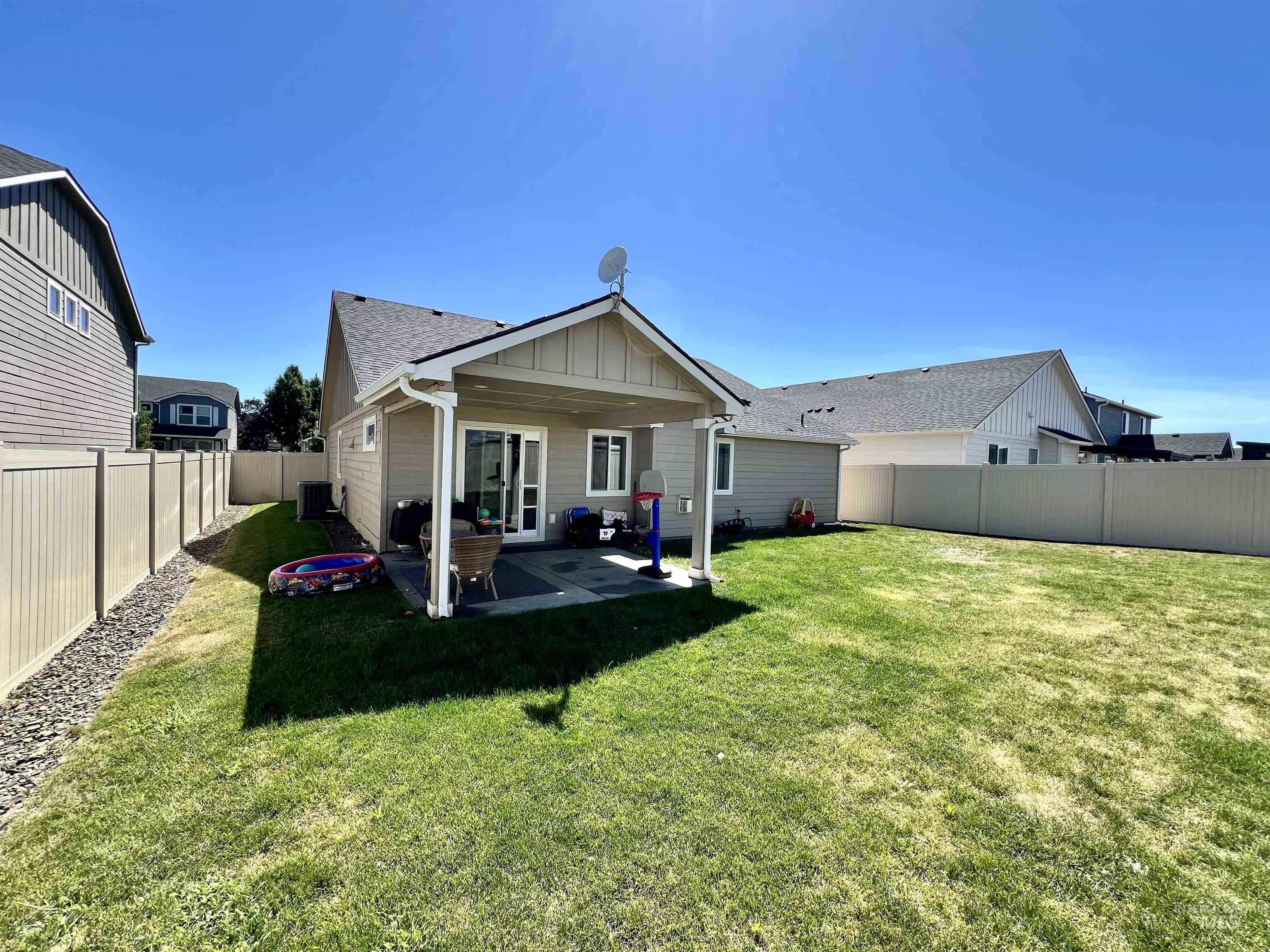 2422 Legacy Ct, Clarkston, Washington 99403, 3 Bedrooms, 2 Bathrooms, Residential For Sale, Price $409,900,MLS 98954561