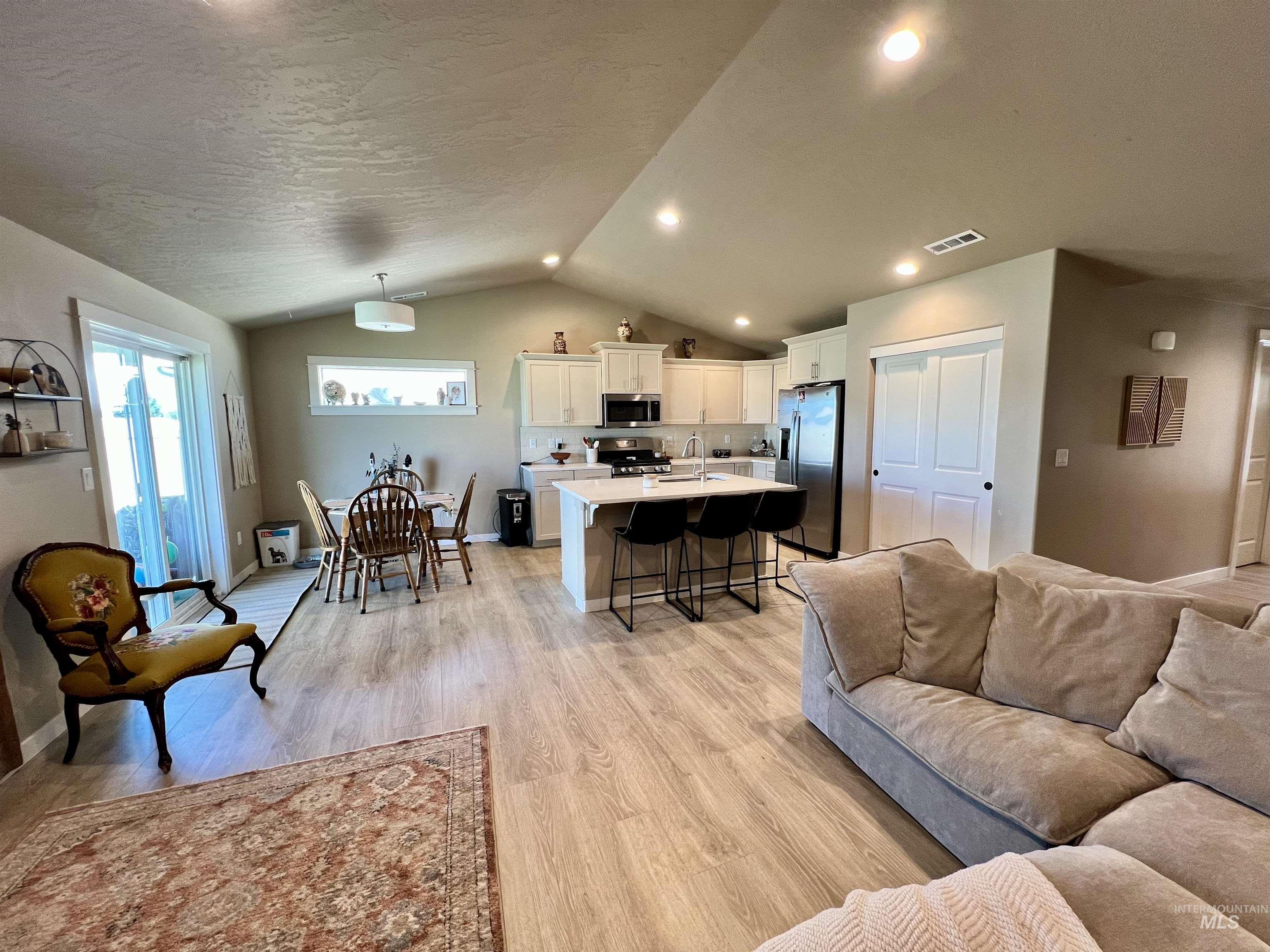 2422 Legacy Ct, Clarkston, Washington 99403, 3 Bedrooms, 2 Bathrooms, Residential For Sale, Price $409,900,MLS 98954561