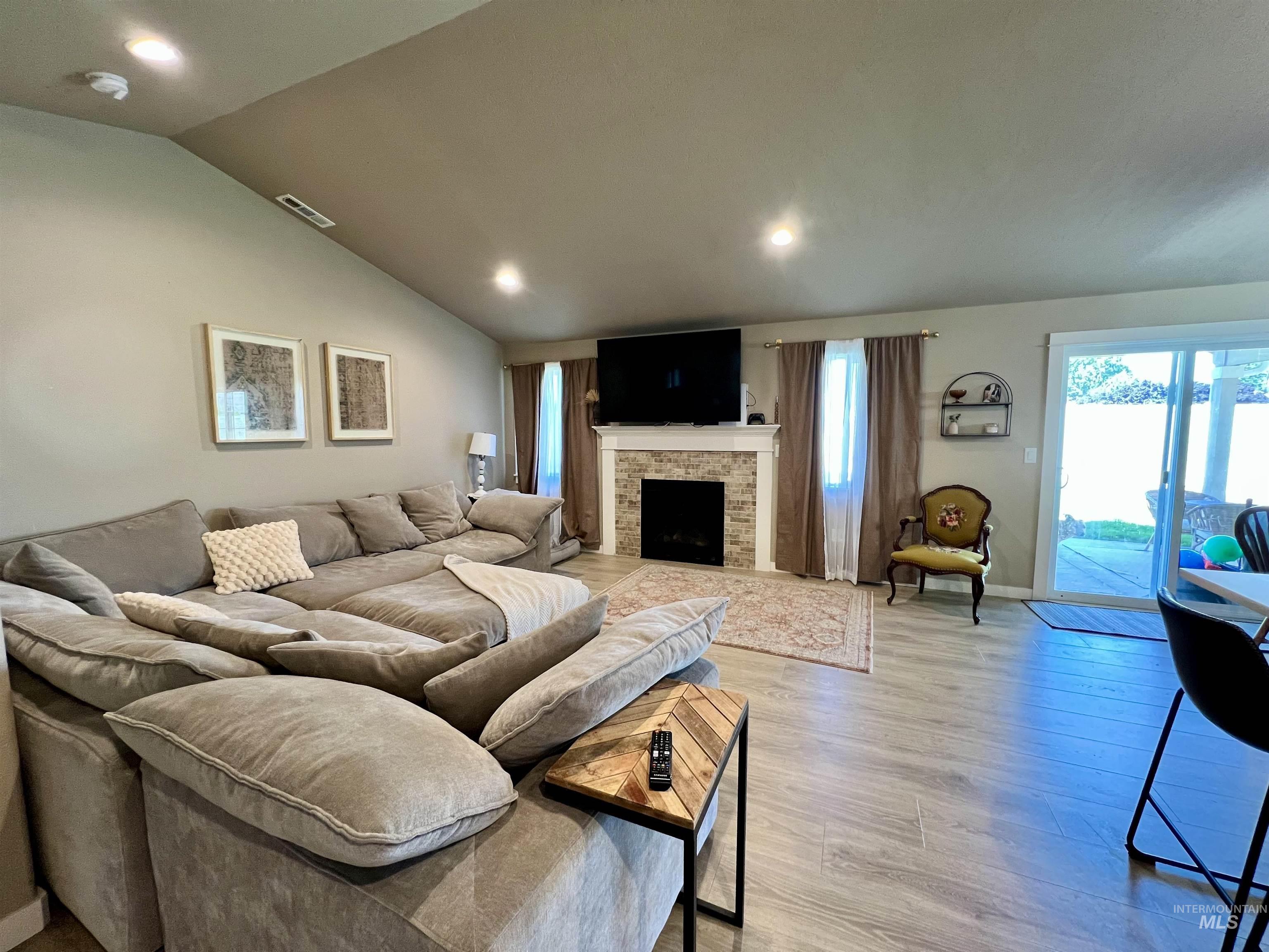 2422 Legacy Ct, Clarkston, Washington 99403, 3 Bedrooms, 2 Bathrooms, Residential For Sale, Price $409,900,MLS 98954561