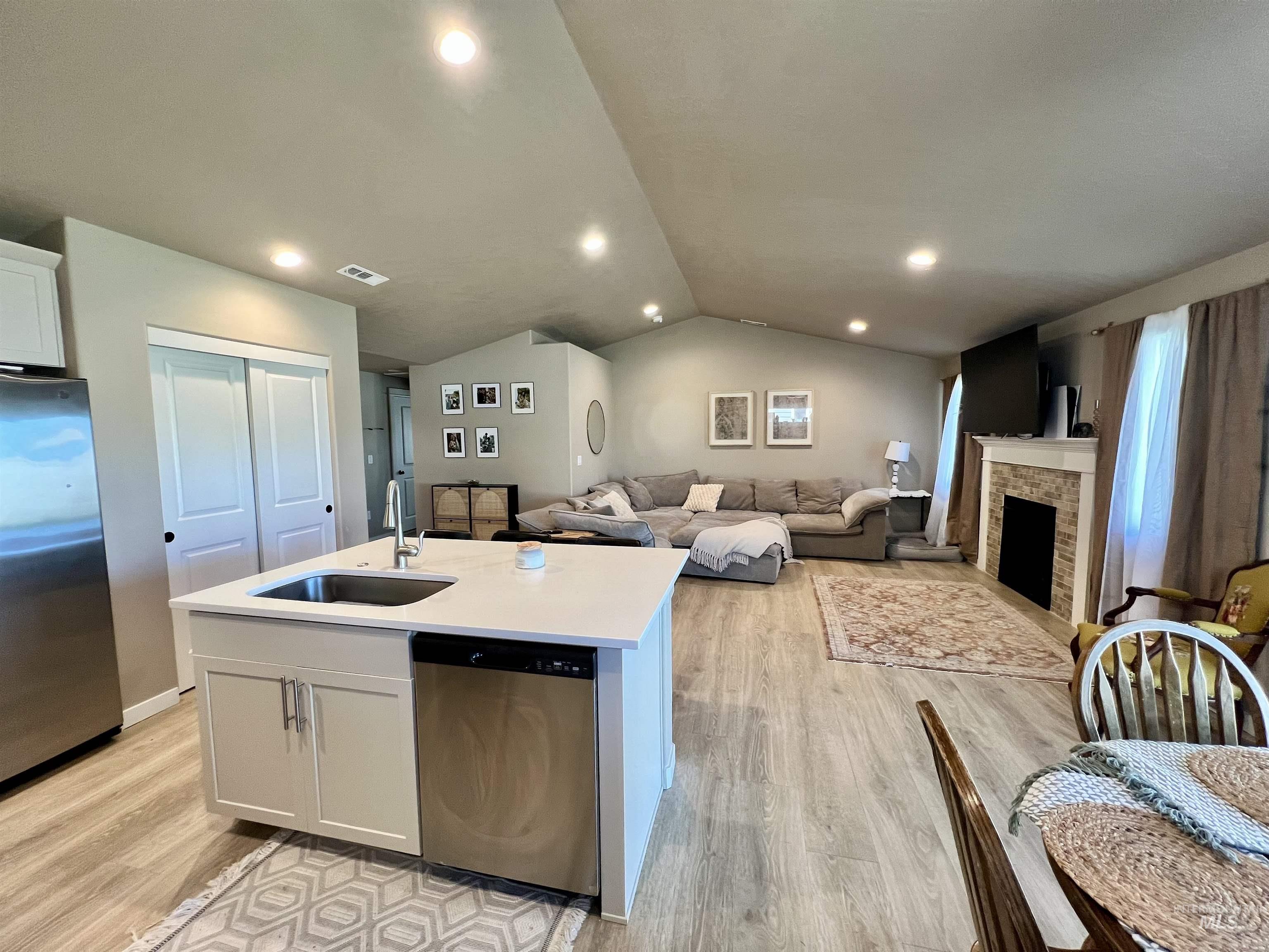 2422 Legacy Ct, Clarkston, Washington 99403, 3 Bedrooms, 2 Bathrooms, Residential For Sale, Price $409,900,MLS 98954561