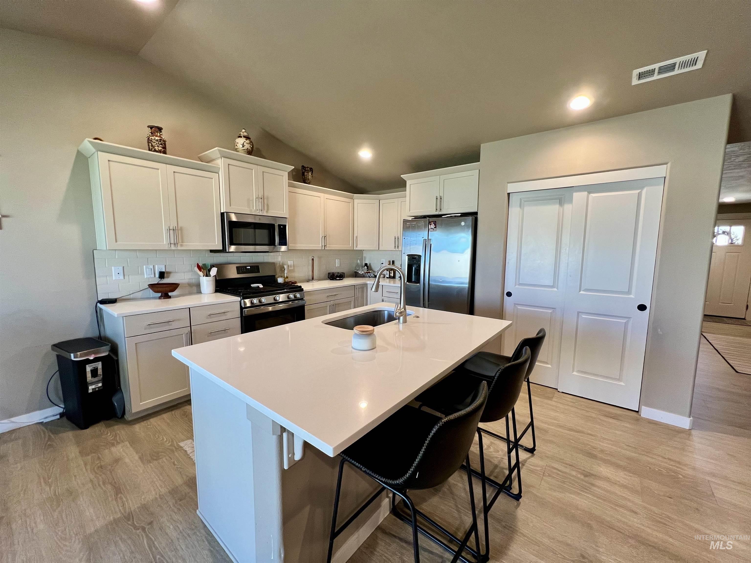 2422 Legacy Ct, Clarkston, Washington 99403, 3 Bedrooms, 2 Bathrooms, Residential For Sale, Price $409,900,MLS 98954561