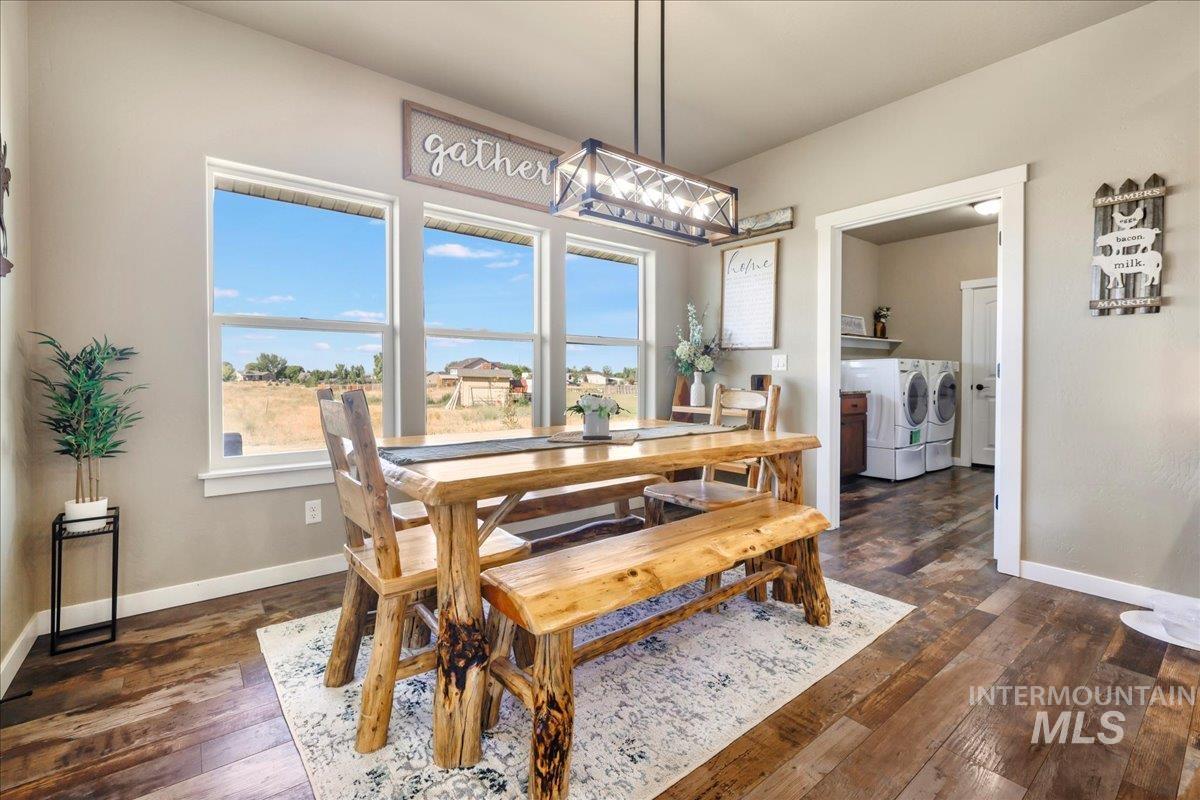 628 Pioneer Mountain Loop, Jerome, Idaho 83338, 4 Bedrooms, 2 Bathrooms, Residential For Sale, Price $530,000,MLS 98954567