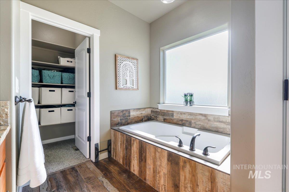 628 Pioneer Mountain Loop, Jerome, Idaho 83338, 4 Bedrooms, 2 Bathrooms, Residential For Sale, Price $530,000,MLS 98954567