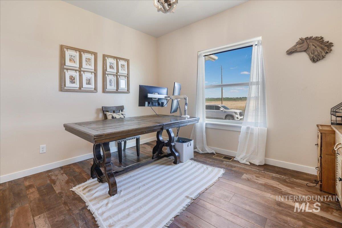 628 Pioneer Mountain Loop, Jerome, Idaho 83338, 4 Bedrooms, 2 Bathrooms, Residential For Sale, Price $530,000,MLS 98954567