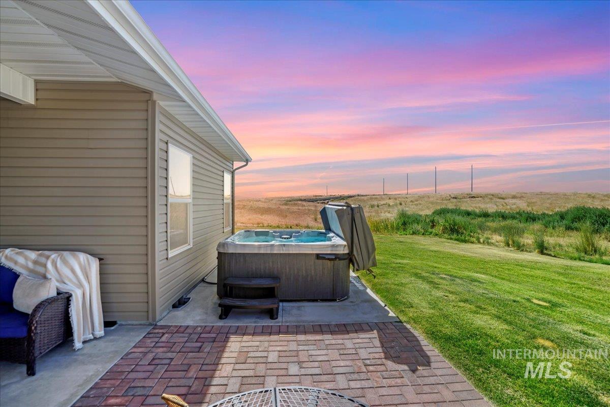 628 Pioneer Mountain Loop, Jerome, Idaho 83338, 4 Bedrooms, 2 Bathrooms, Residential For Sale, Price $530,000,MLS 98954567