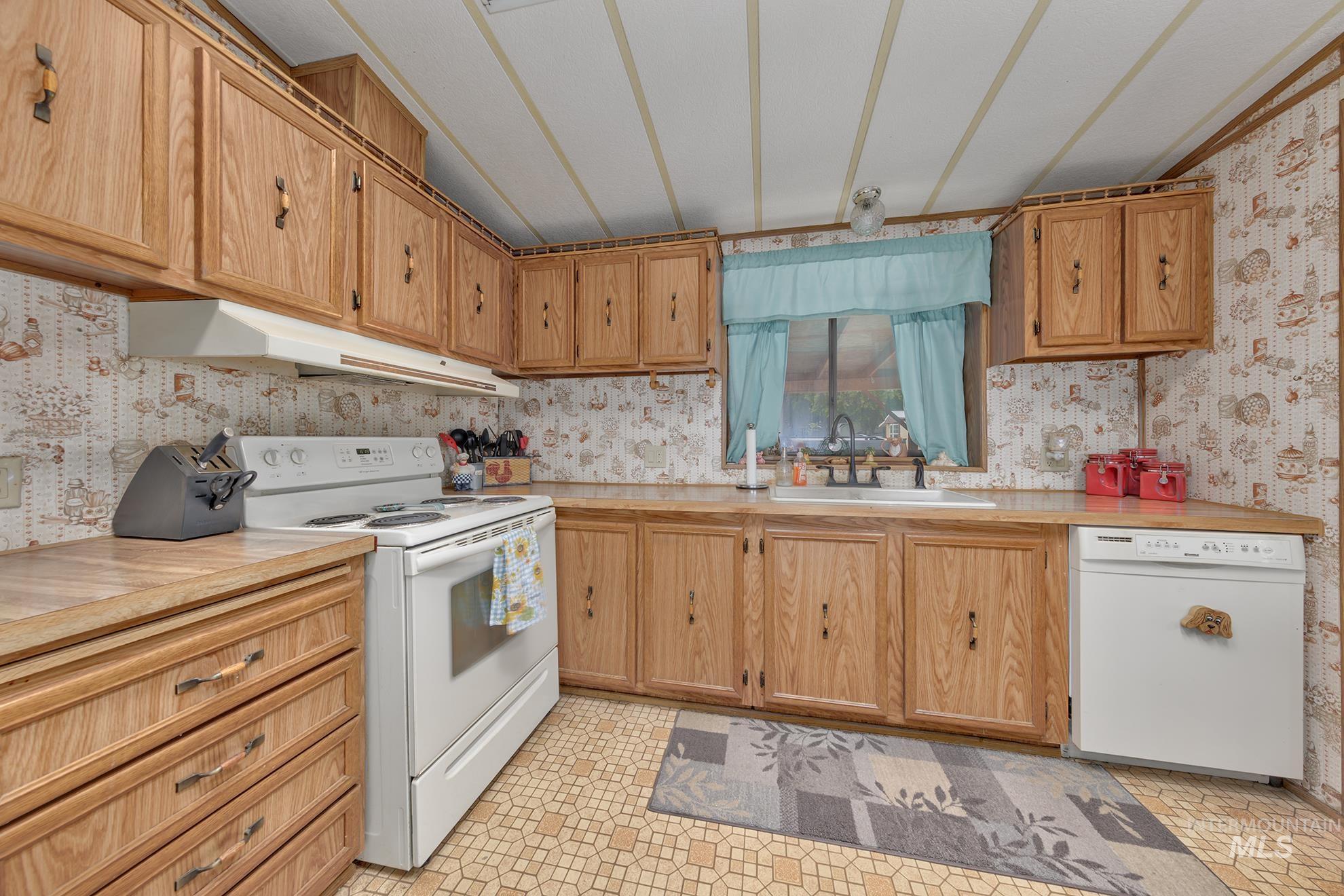 2701 N Alder Dr. # 77, Fruitland, Idaho 83619, 3 Bedrooms, 2 Bathrooms, Residential For Sale, Price $118,000,MLS 98954615