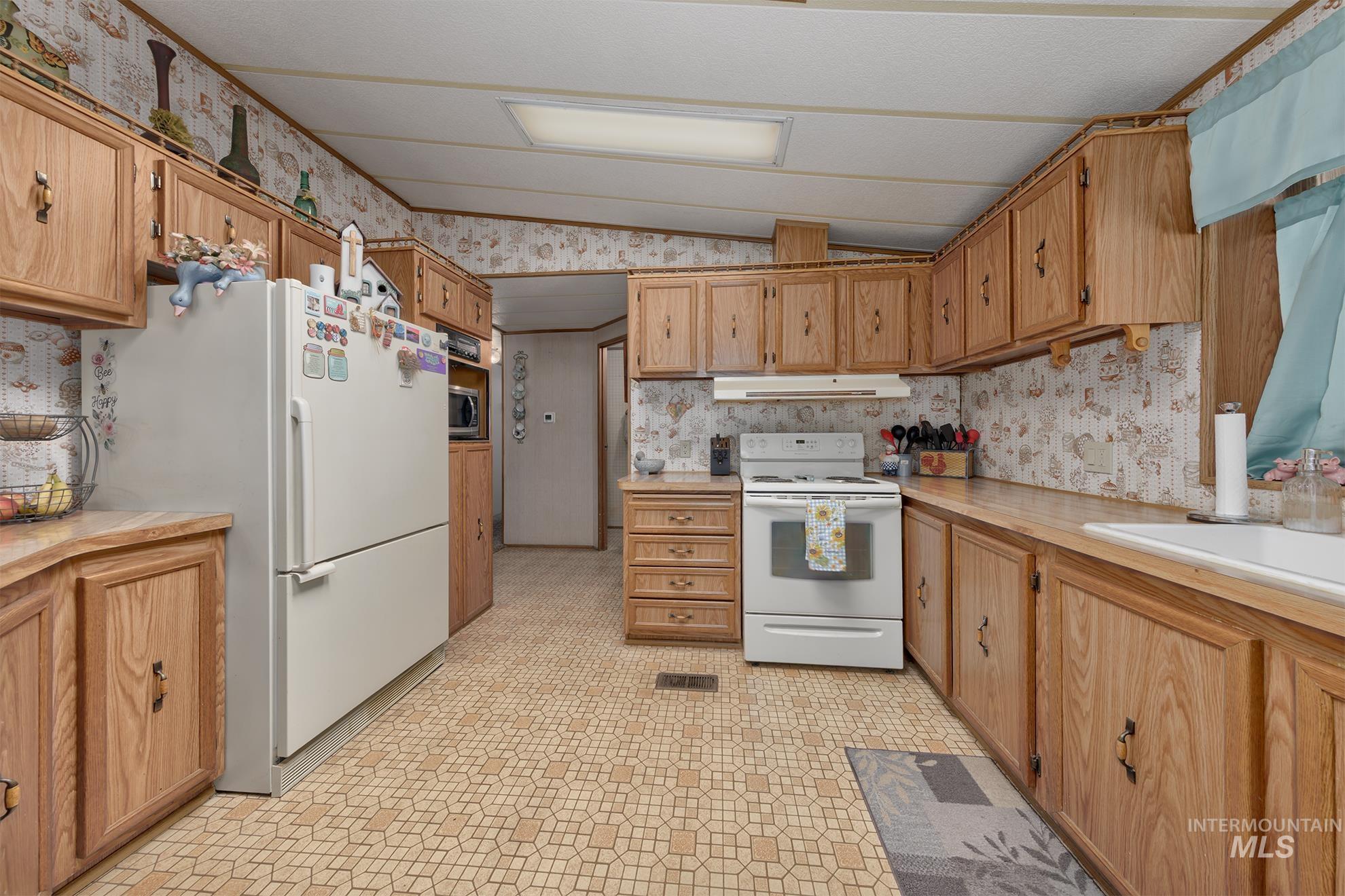 2701 N Alder Dr. # 77, Fruitland, Idaho 83619, 3 Bedrooms, 2 Bathrooms, Residential For Sale, Price $118,000,MLS 98954615