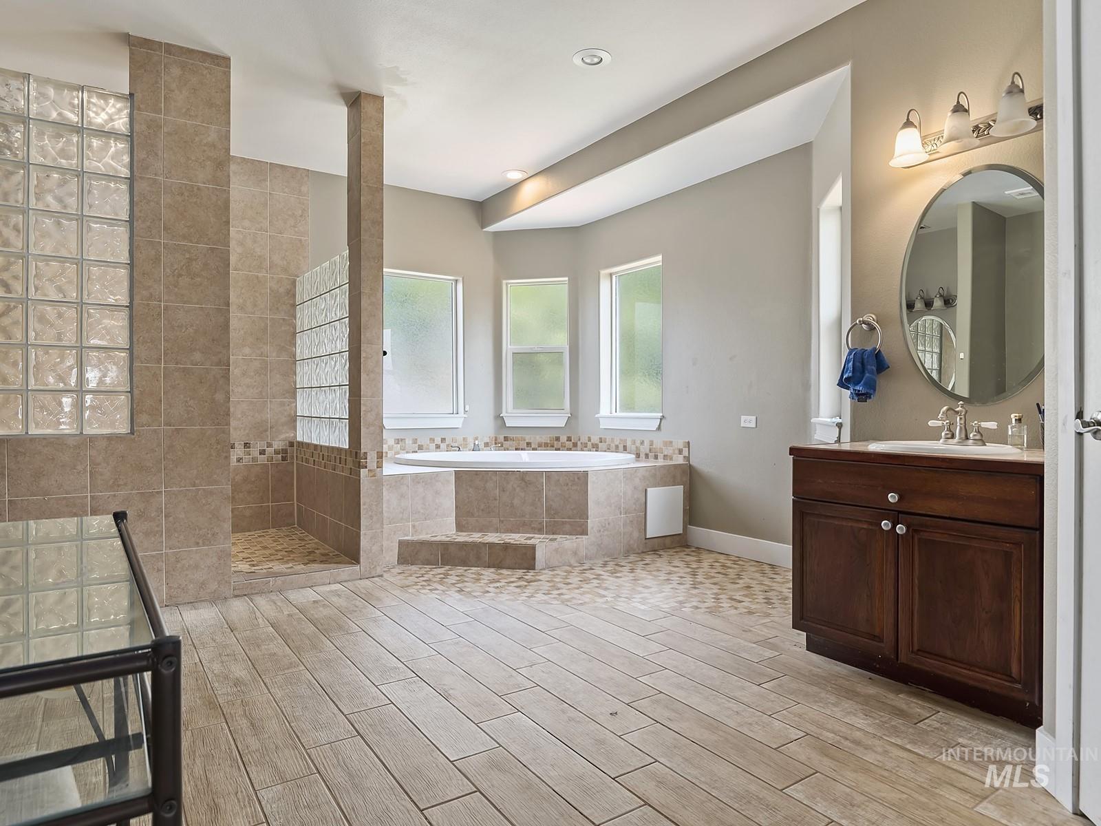 1214 N Trail Creek Lane, Eagle, Idaho 83616, 4 Bedrooms, 2.5 Bathrooms, Residential For Sale, Price $599,000,MLS 98954633