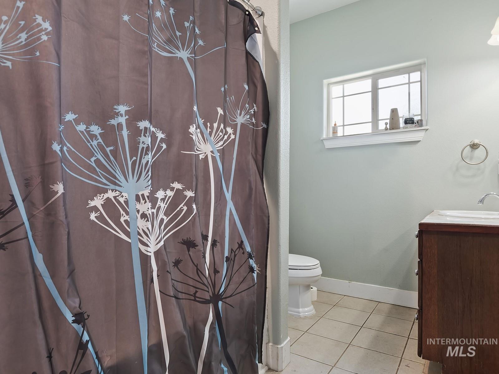 1214 N Trail Creek Lane, Eagle, Idaho 83616, 4 Bedrooms, 2.5 Bathrooms, Residential For Sale, Price $599,000,MLS 98954633