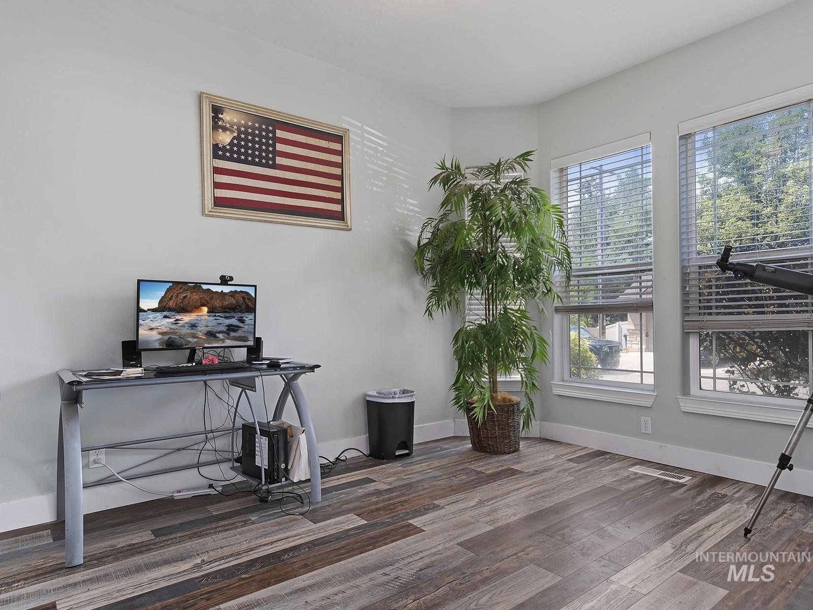 1214 N Trail Creek Lane, Eagle, Idaho 83616, 4 Bedrooms, 2.5 Bathrooms, Residential For Sale, Price $599,000,MLS 98954633