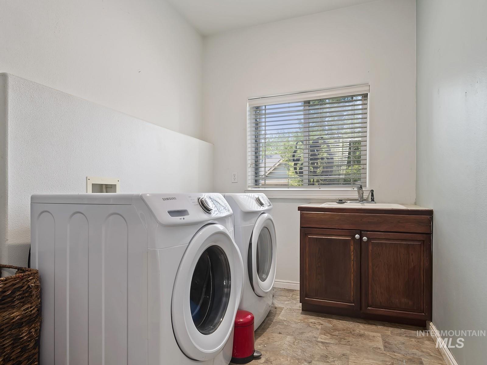 1214 N Trail Creek Lane, Eagle, Idaho 83616, 4 Bedrooms, 2.5 Bathrooms, Residential For Sale, Price $599,000,MLS 98954633