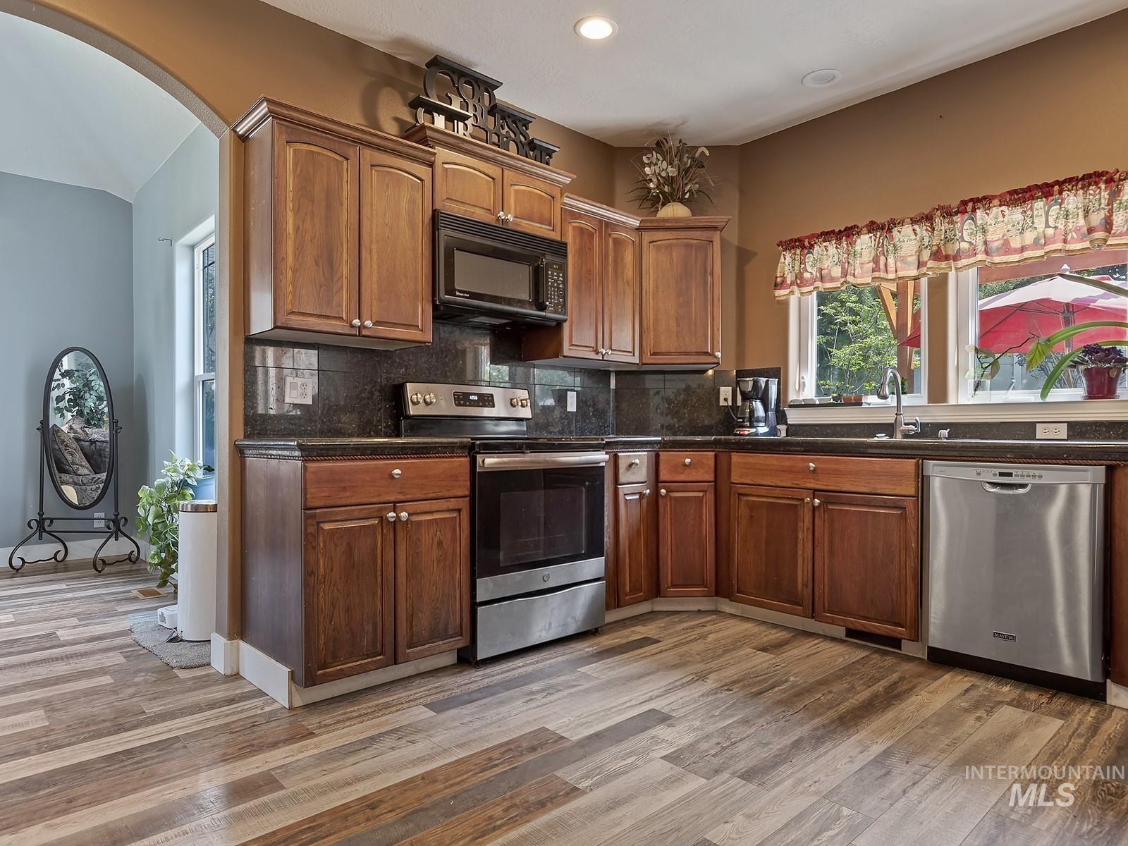 1214 N Trail Creek Lane, Eagle, Idaho 83616, 4 Bedrooms, 2.5 Bathrooms, Residential For Sale, Price $599,000,MLS 98954633