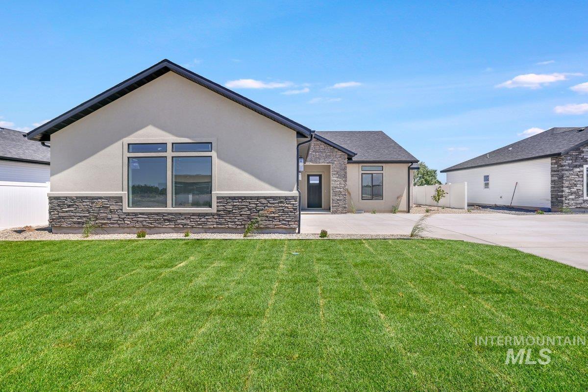 951 Gregory Way, Twin Falls, Idaho 83301-8565, 3 Bedrooms, 2 Bathrooms, Residential For Sale, Price $423,000,MLS 98954638