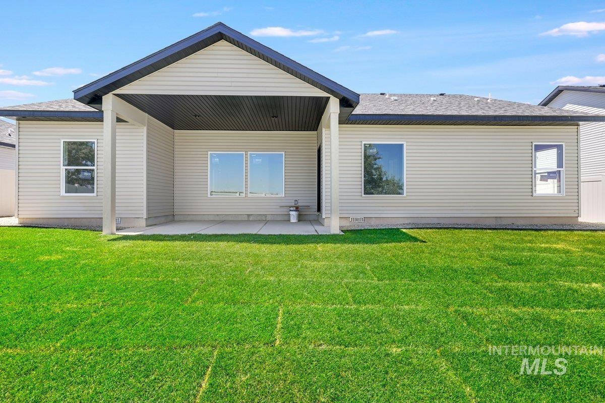 951 Gregory Way, Twin Falls, Idaho 83301-8565, 3 Bedrooms, 2 Bathrooms, Residential For Sale, Price $423,000,MLS 98954638