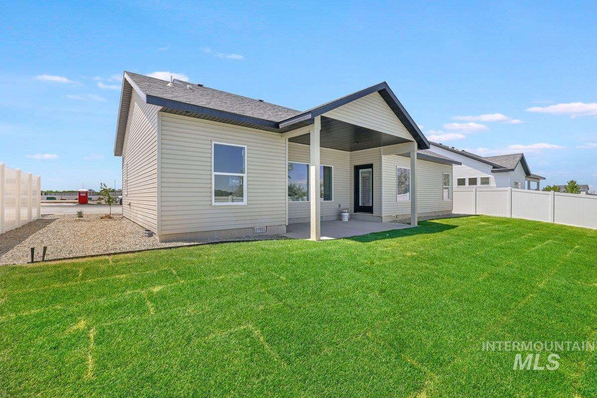 951 Gregory Way, Twin Falls, Idaho 83301-8565, 3 Bedrooms, 2 Bathrooms, Residential For Sale, Price $423,000,MLS 98954638