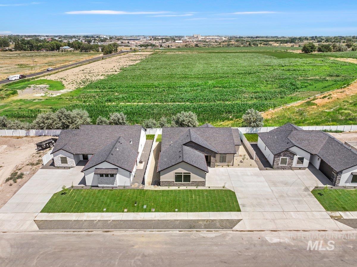 951 Gregory Way, Twin Falls, Idaho 83301-8565, 3 Bedrooms, 2 Bathrooms, Residential For Sale, Price $423,000,MLS 98954638