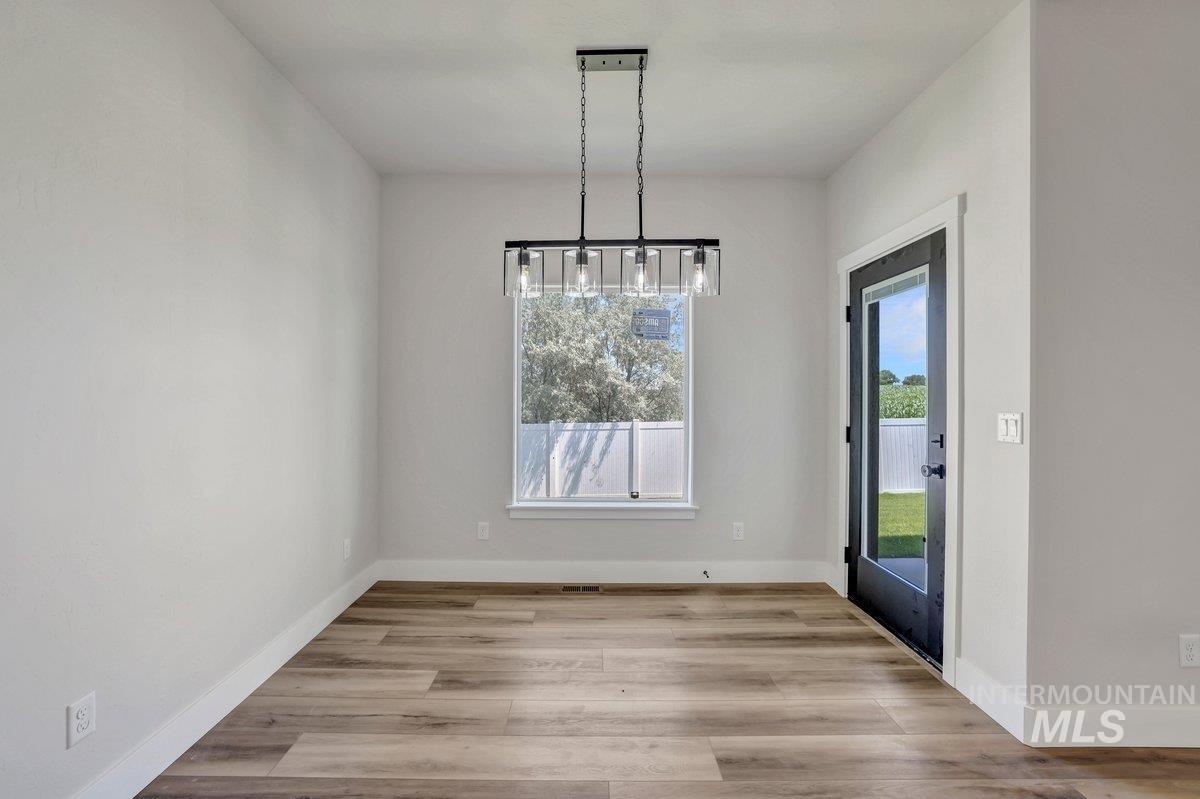 951 Gregory Way, Twin Falls, Idaho 83301-8565, 3 Bedrooms, 2 Bathrooms, Residential For Sale, Price $423,000,MLS 98954638