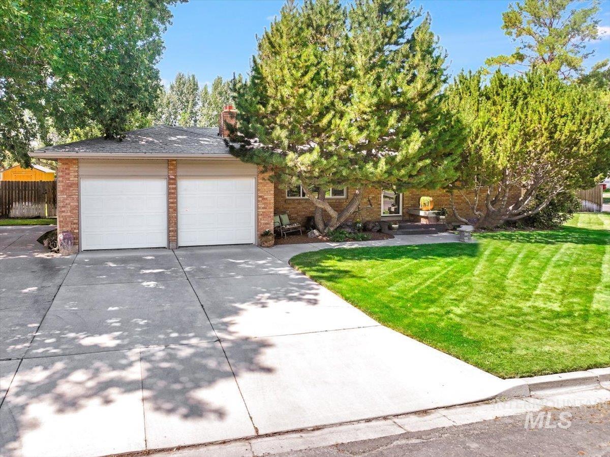 975 Desert View Drive, Twin Falls, Idaho 83301, 4 Bedrooms, 2 Bathrooms, Residential For Sale, Price $449,000,MLS 98954650