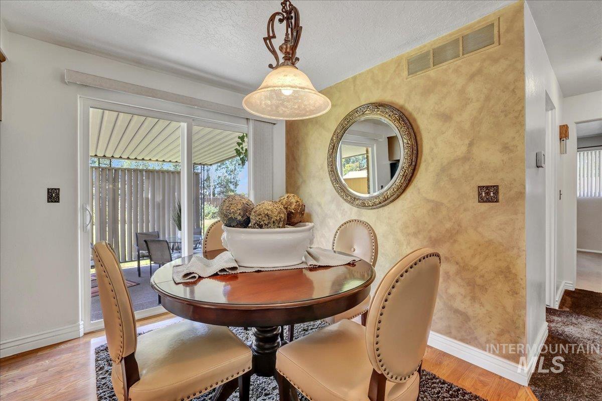 975 Desert View Drive, Twin Falls, Idaho 83301, 4 Bedrooms, 2 Bathrooms, Residential For Sale, Price $449,000,MLS 98954650