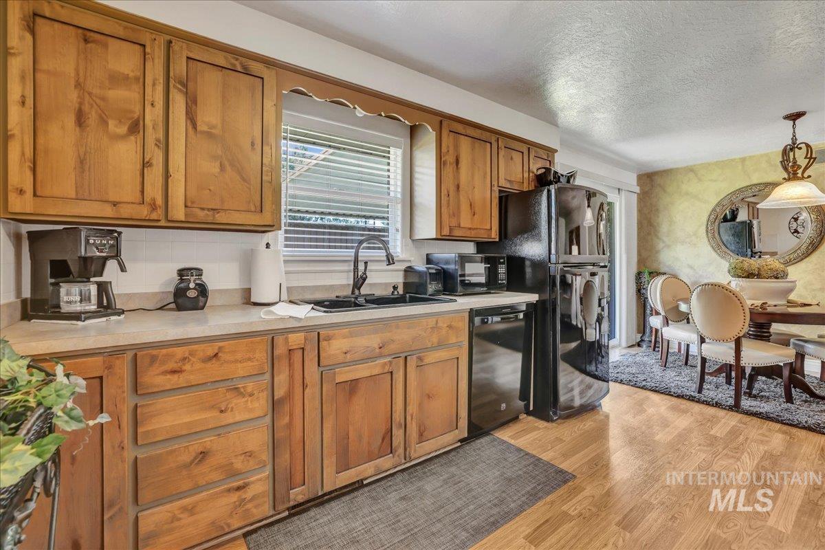 975 Desert View Drive, Twin Falls, Idaho 83301, 4 Bedrooms, 2 Bathrooms, Residential For Sale, Price $449,000,MLS 98954650