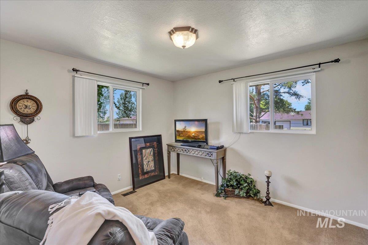 975 Desert View Drive, Twin Falls, Idaho 83301, 4 Bedrooms, 2 Bathrooms, Residential For Sale, Price $449,000,MLS 98954650