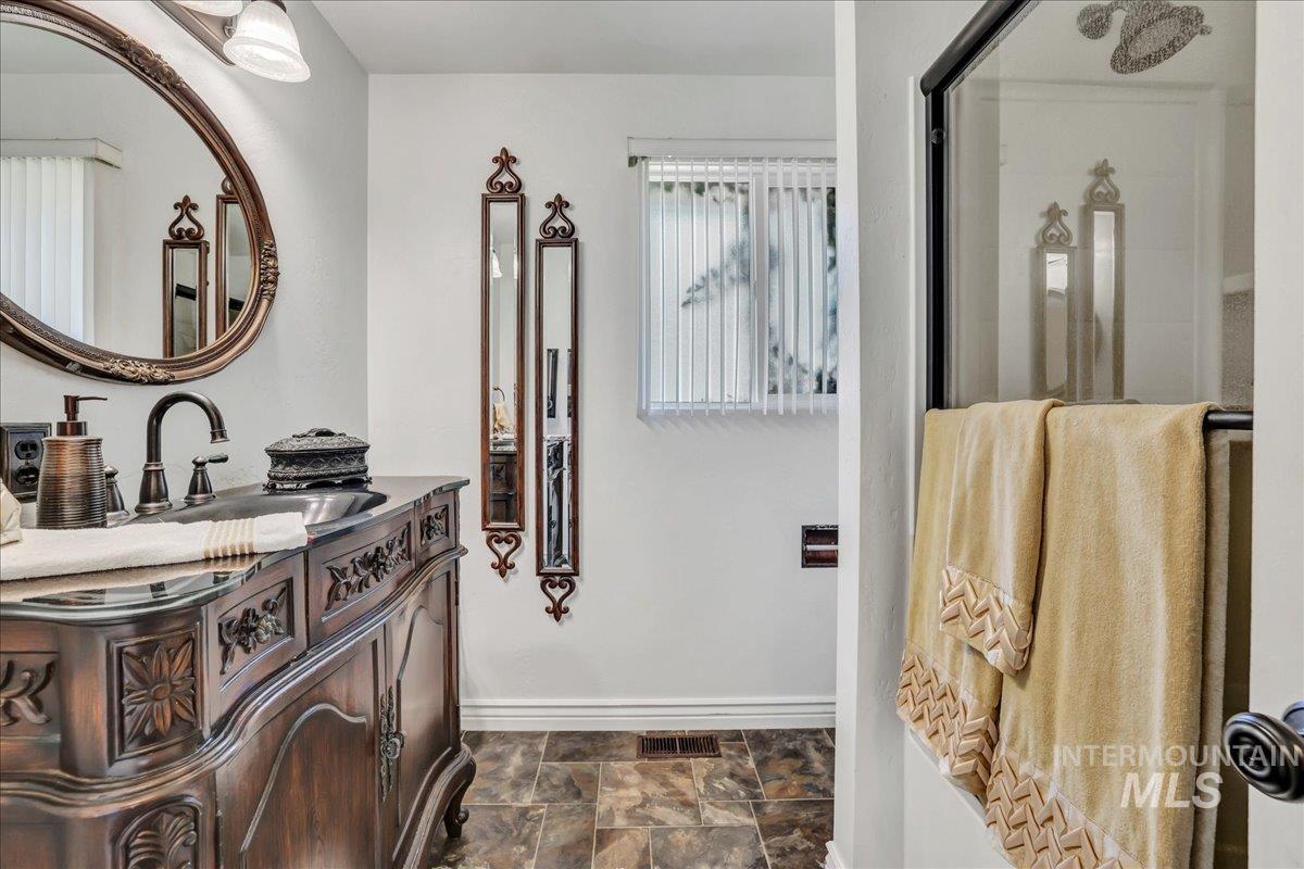 975 Desert View Drive, Twin Falls, Idaho 83301, 4 Bedrooms, 2 Bathrooms, Residential For Sale, Price $449,000,MLS 98954650