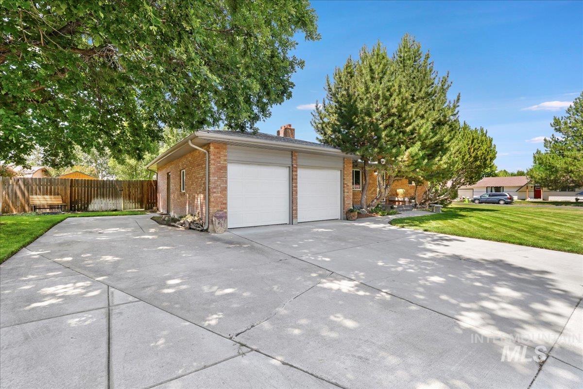 975 Desert View Drive, Twin Falls, Idaho 83301, 4 Bedrooms, 2 Bathrooms, Residential For Sale, Price $449,000,MLS 98954650