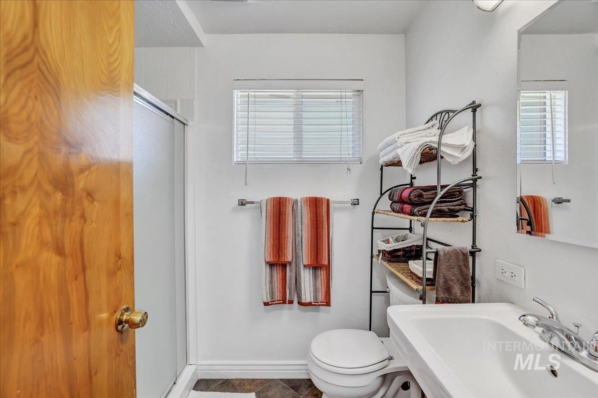 975 Desert View Drive, Twin Falls, Idaho 83301, 4 Bedrooms, 2 Bathrooms, Residential For Sale, Price $449,000,MLS 98954650