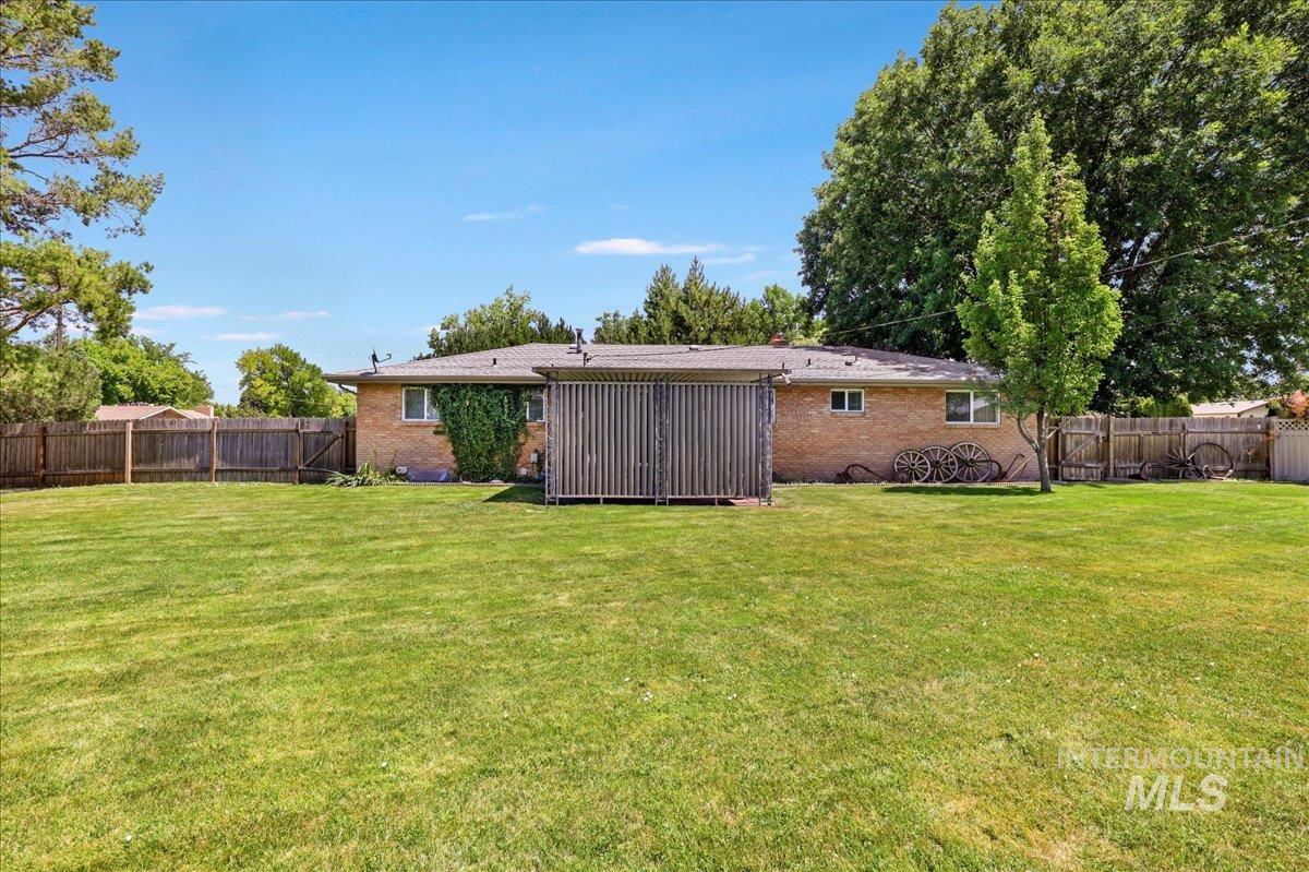 975 Desert View Drive, Twin Falls, Idaho 83301, 4 Bedrooms, 2 Bathrooms, Residential For Sale, Price $449,000,MLS 98954650