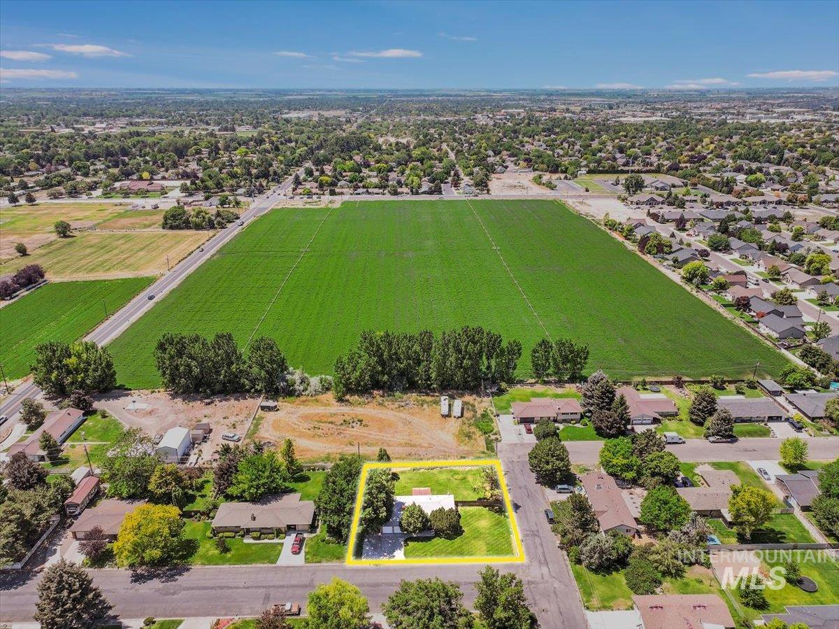 975 Desert View Drive, Twin Falls, Idaho 83301, 4 Bedrooms, 2 Bathrooms, Residential For Sale, Price $449,000,MLS 98954650