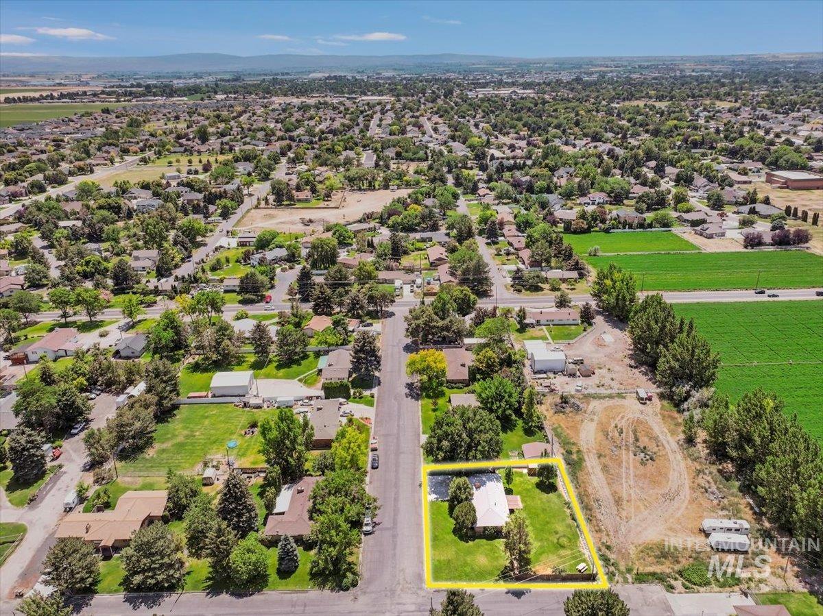 975 Desert View Drive, Twin Falls, Idaho 83301, 4 Bedrooms, 2 Bathrooms, Residential For Sale, Price $449,000,MLS 98954650