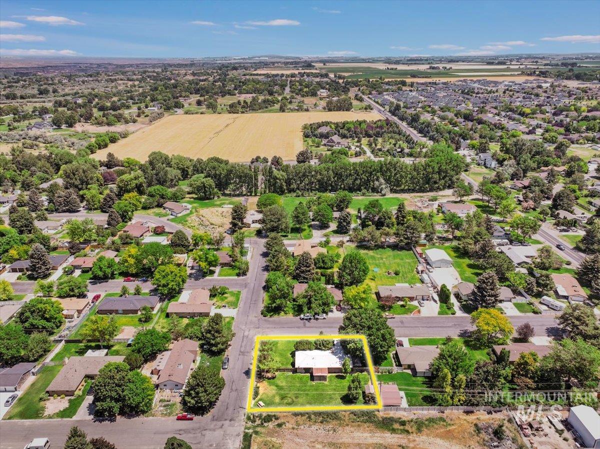 975 Desert View Drive, Twin Falls, Idaho 83301, 4 Bedrooms, 2 Bathrooms, Residential For Sale, Price $449,000,MLS 98954650