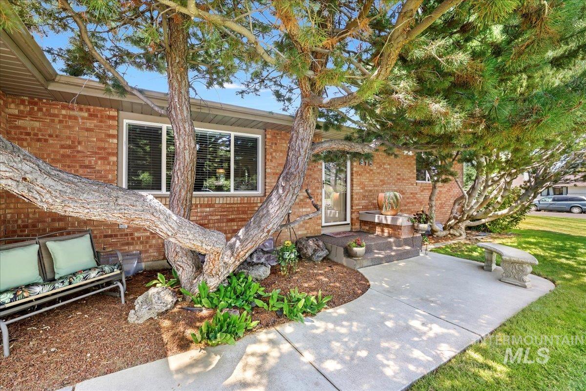 975 Desert View Drive, Twin Falls, Idaho 83301, 4 Bedrooms, 2 Bathrooms, Residential For Sale, Price $449,000,MLS 98954650