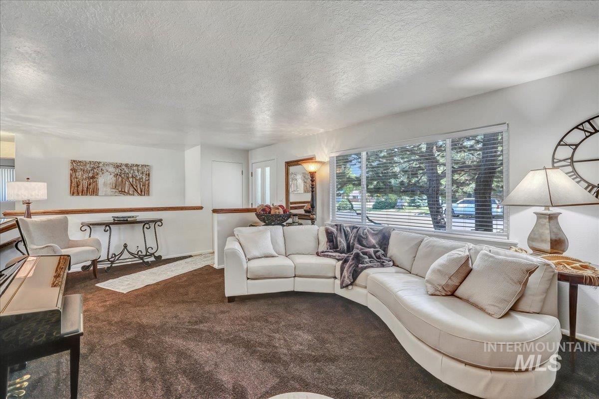 975 Desert View Drive, Twin Falls, Idaho 83301, 4 Bedrooms, 2 Bathrooms, Residential For Sale, Price $449,000,MLS 98954650