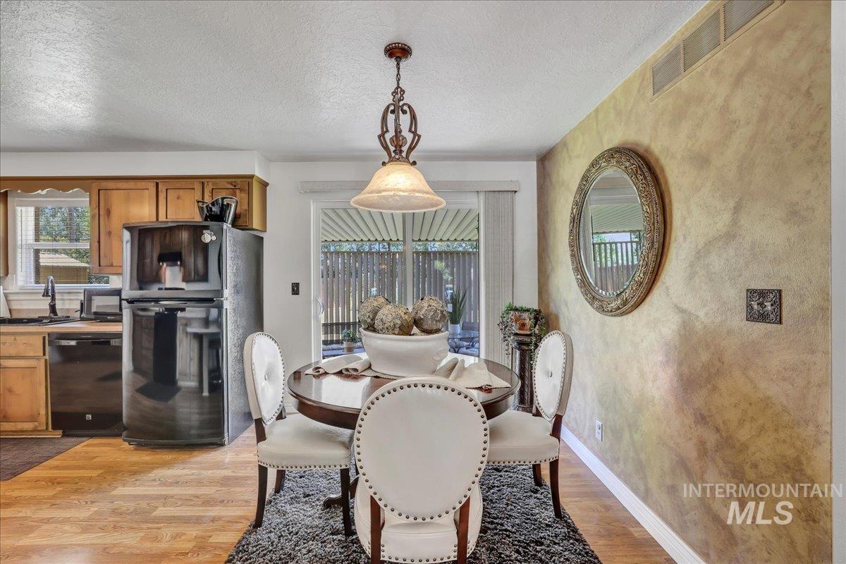 975 Desert View Drive, Twin Falls, Idaho 83301, 4 Bedrooms, 2 Bathrooms, Residential For Sale, Price $449,000,MLS 98954650