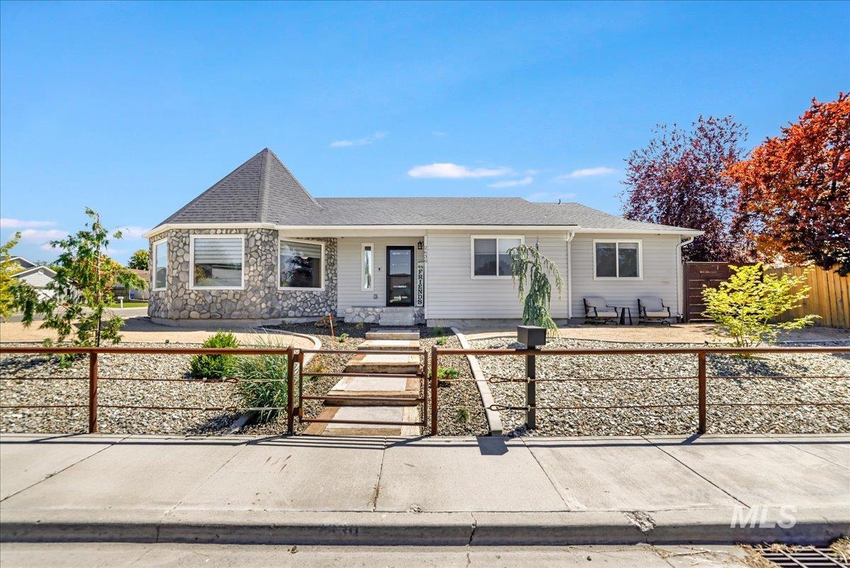 2630 Paintbrush Drive, Twin Falls, Idaho 83301, 3 Bedrooms, 2 Bathrooms, Residential For Sale, Price $535,000,MLS 98954690