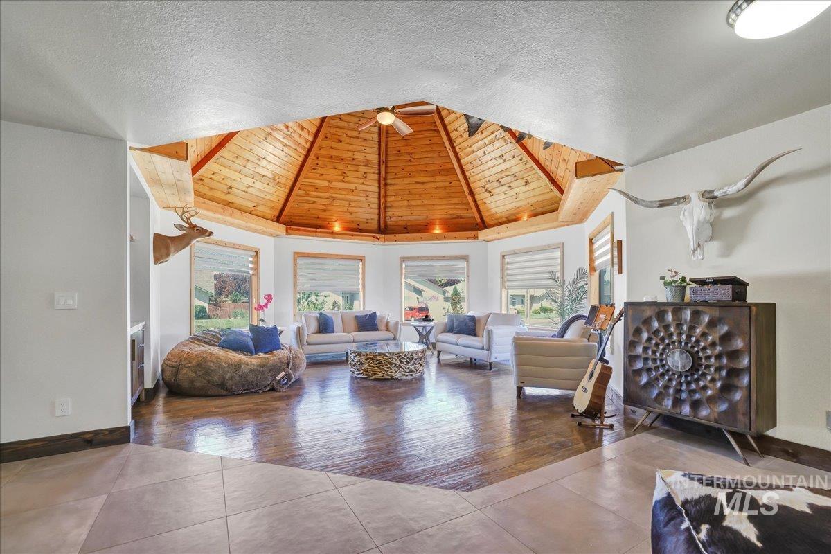 2630 Paintbrush Drive, Twin Falls, Idaho 83301, 3 Bedrooms, 2 Bathrooms, Residential For Sale, Price $535,000,MLS 98954690