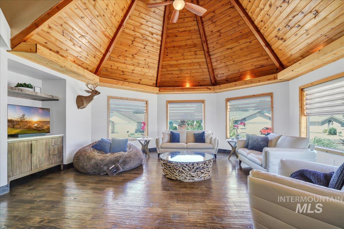 2630 Paintbrush Drive, Twin Falls, Idaho 83301, 3 Bedrooms, 2 Bathrooms, Residential For Sale, Price $535,000,MLS 98954690