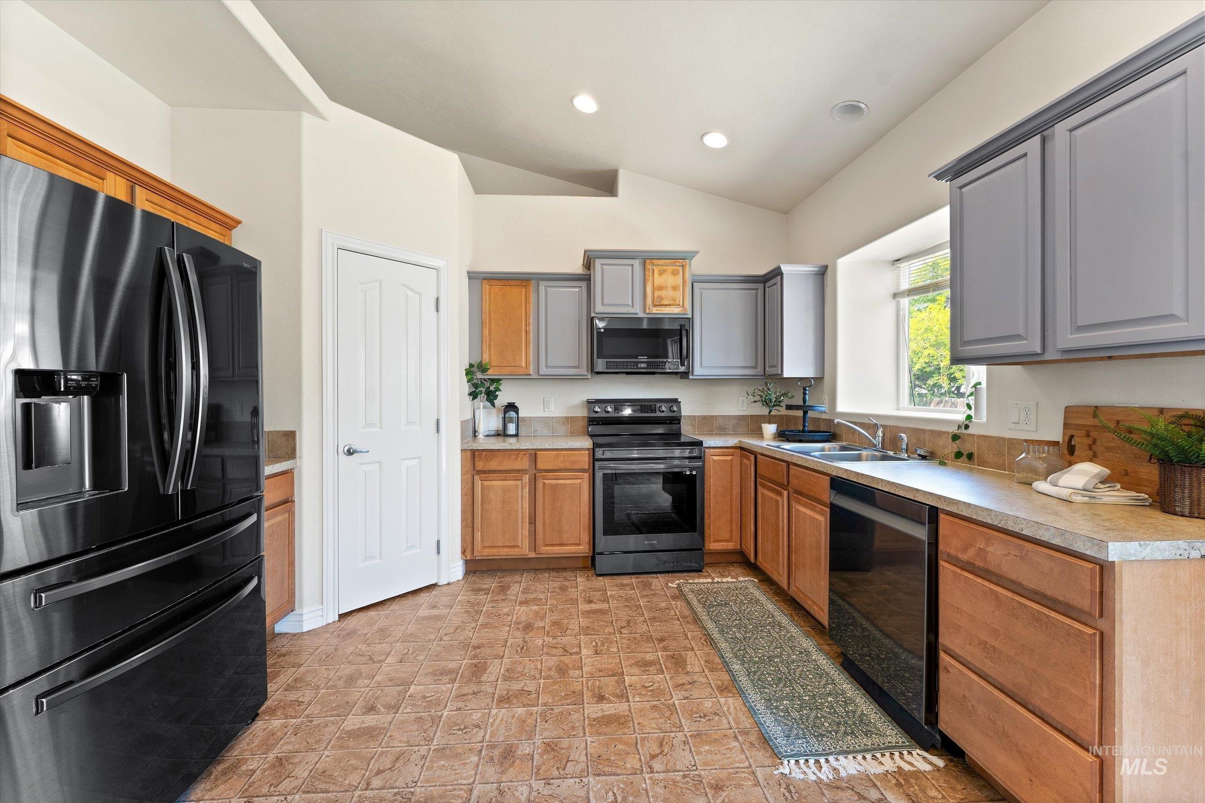 760 SW Josephine, Mountain Home, Idaho 83647, 3 Bedrooms, 2 Bathrooms, Residential For Sale, Price $343,000,MLS 98954767